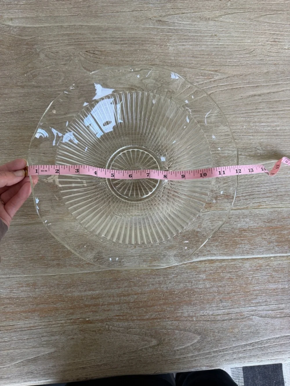 🌱 Large Vintage Depression Glass bowl with scalloped rim and fluted pattern